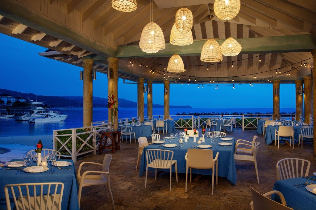 Seaside Grill offers casual dining serving a full array of regional and international cuisine.