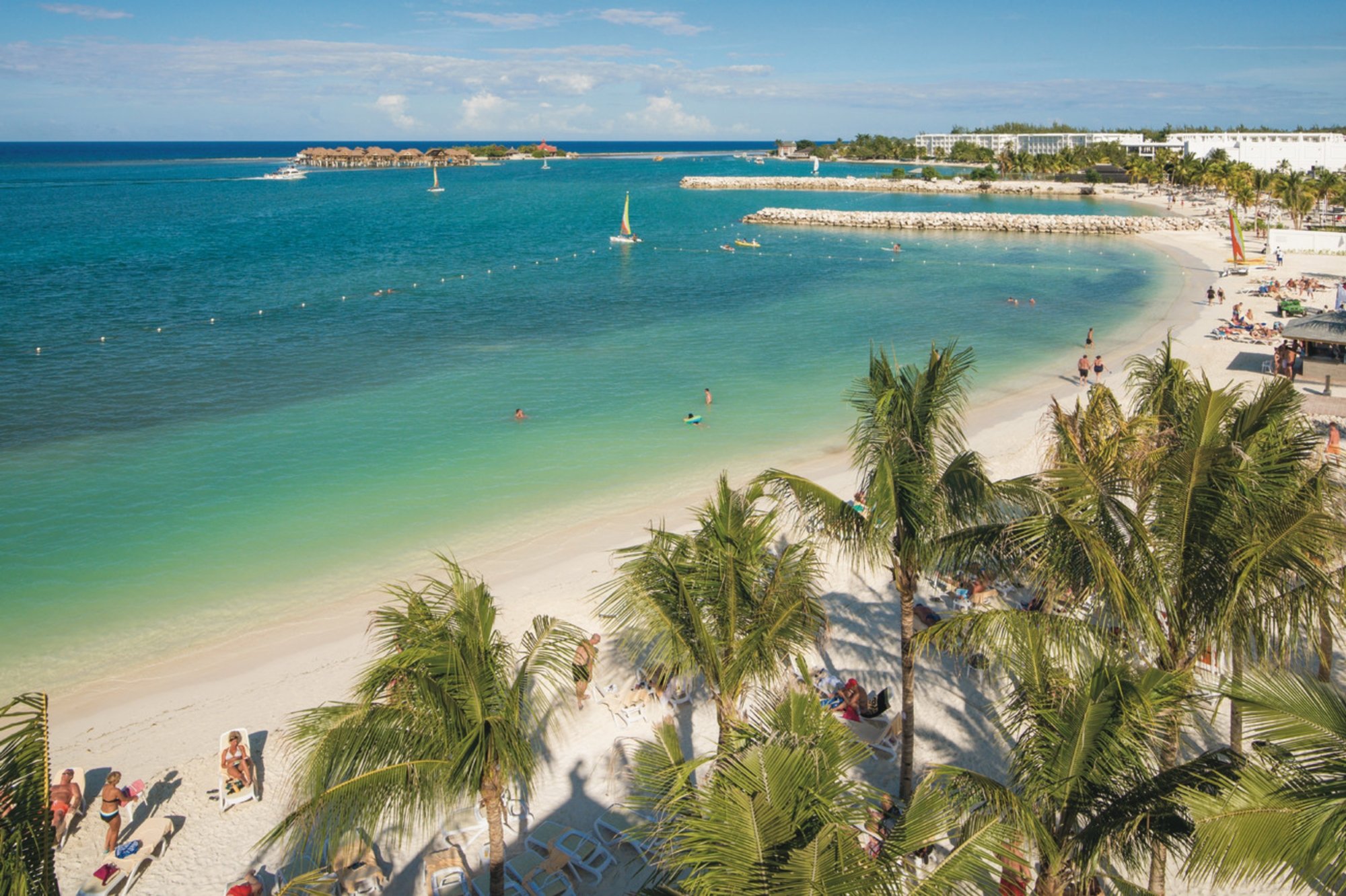 Mahoe Bay beach