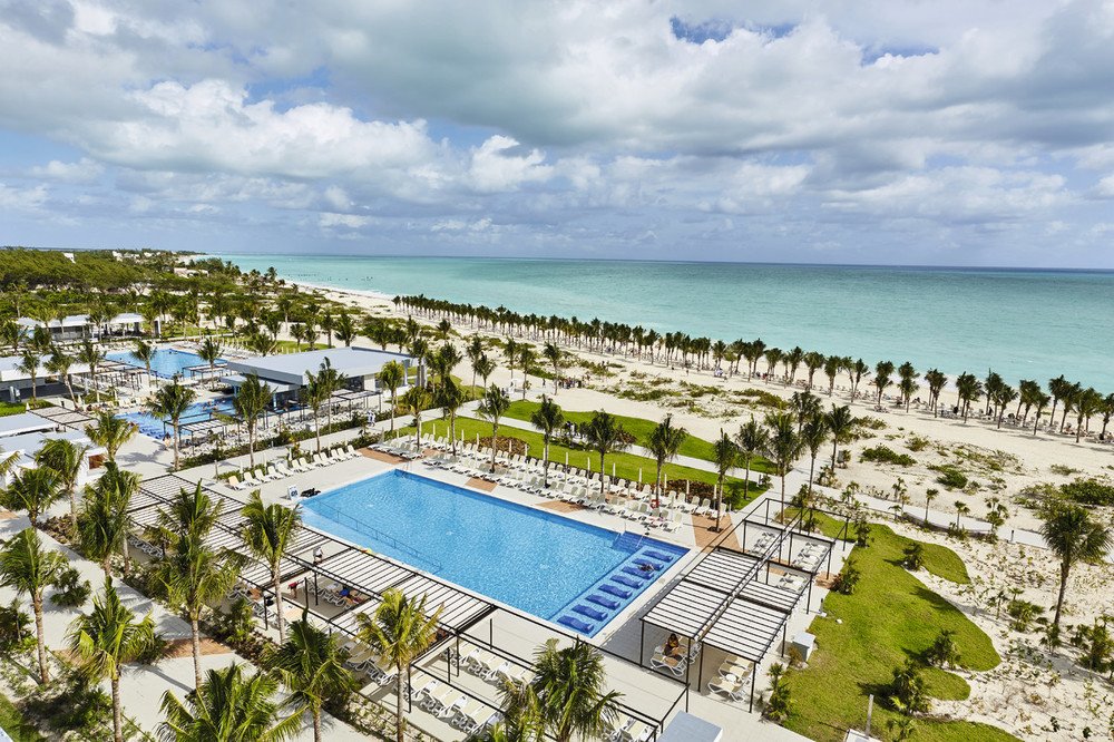 Pool & Beach view