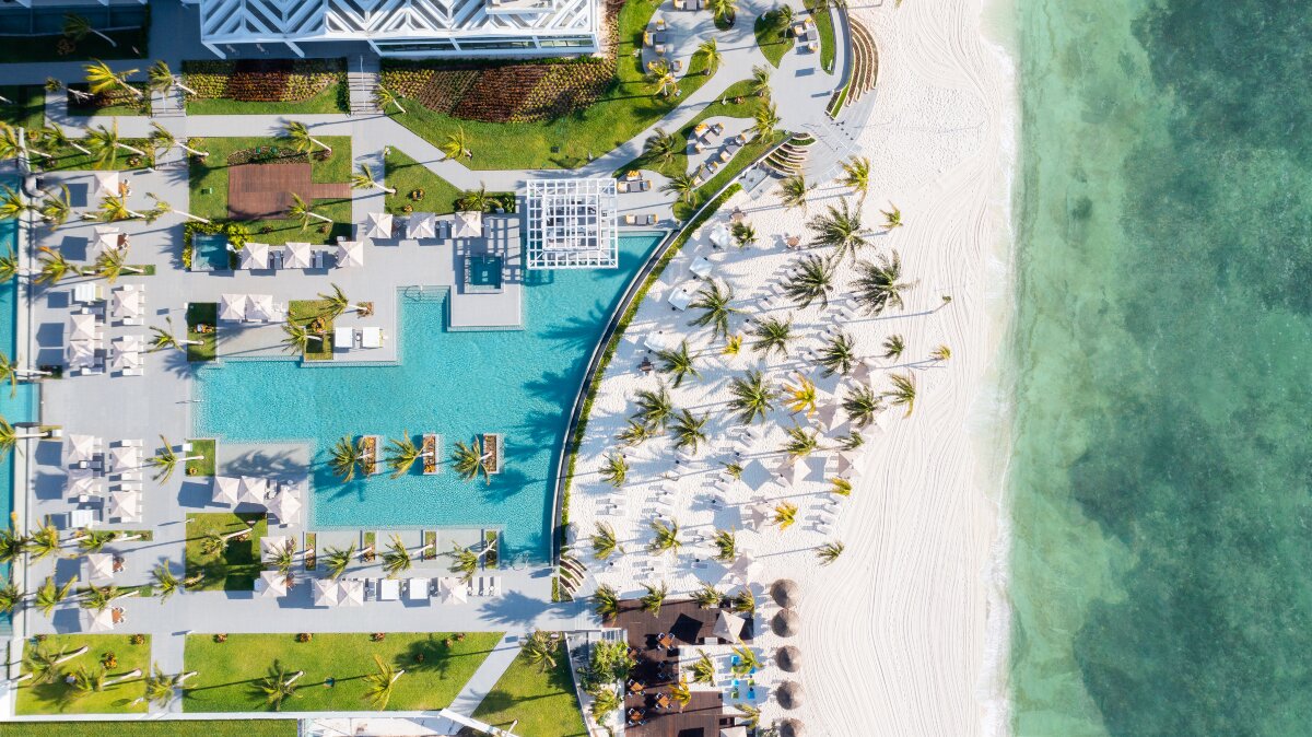 Pools & Beach