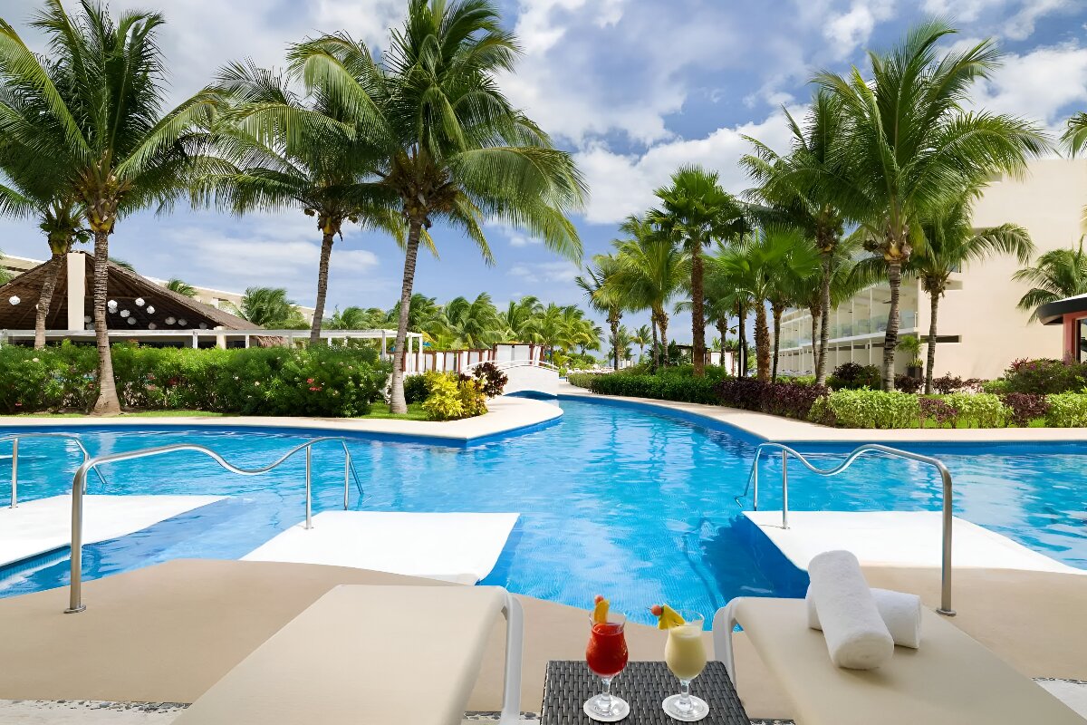 Studio Swim-Up suite