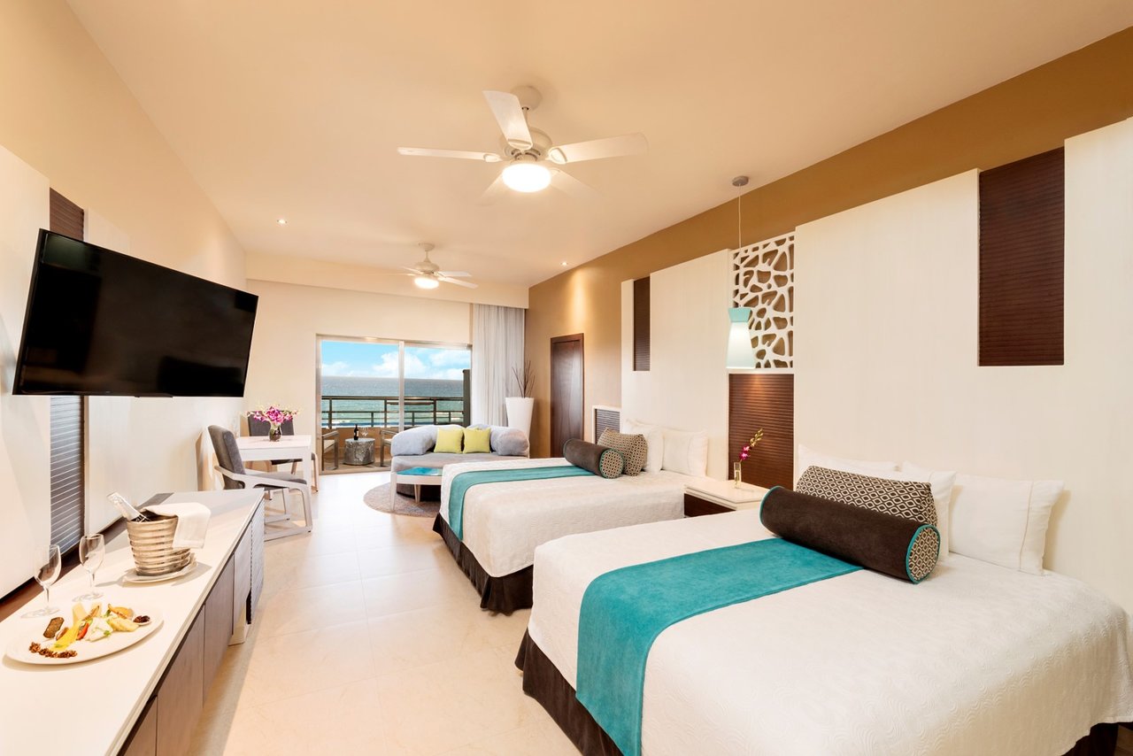 Luxurious suites are elegant and bright, offering
all comforts and amenities required for a pleasant and
intimate haven.