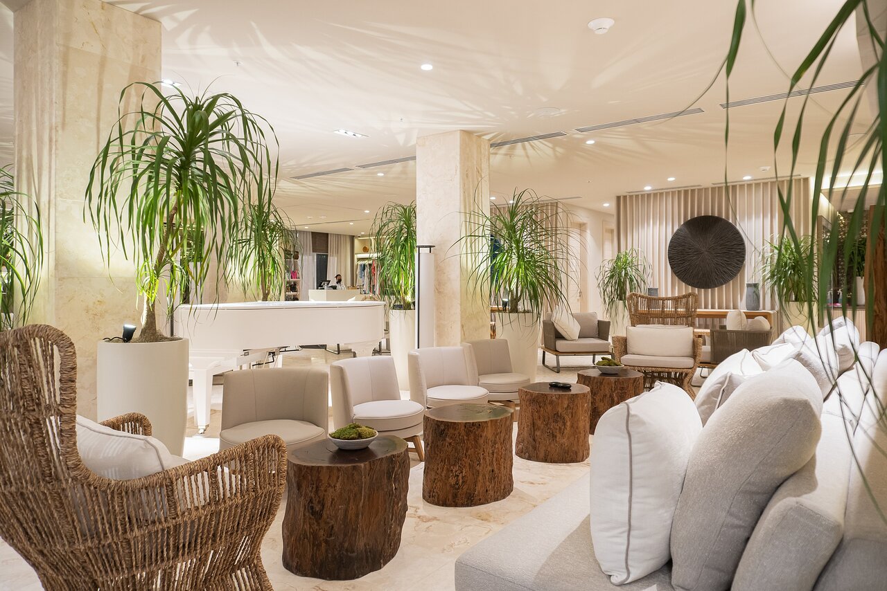 Piano Bar Lounge