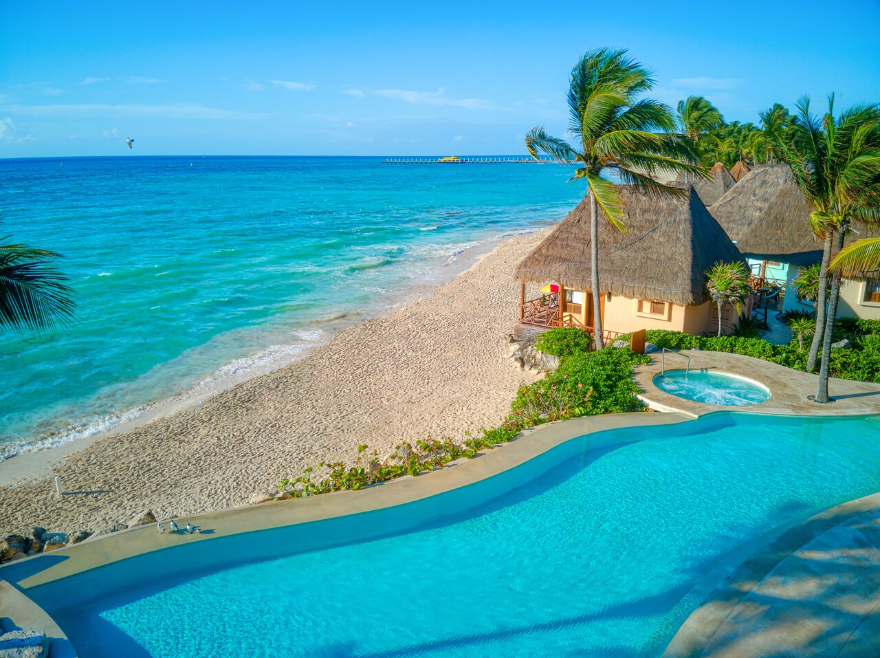 Las Olas Pool & Beach Area