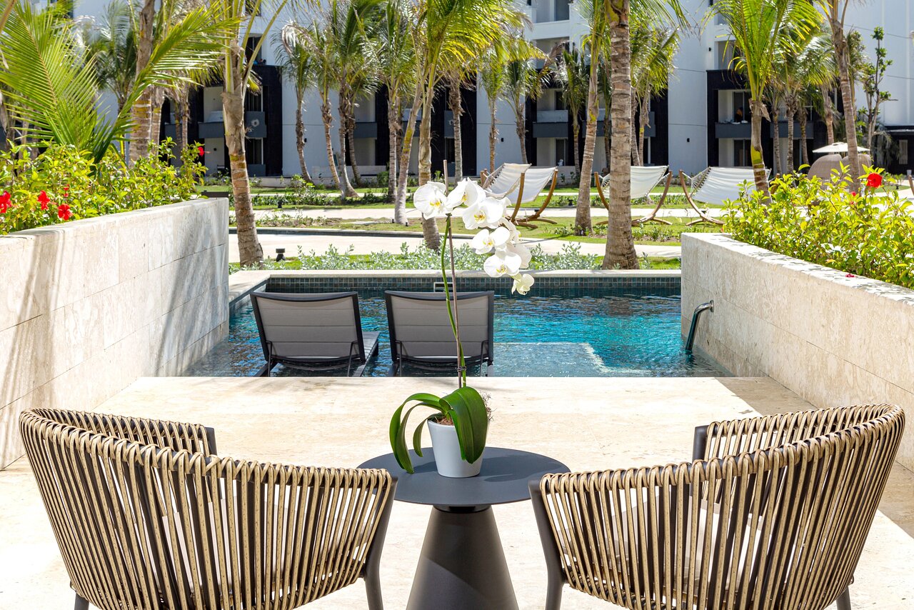 Preferred Club Jr. Suite Ocean Front Swim Out