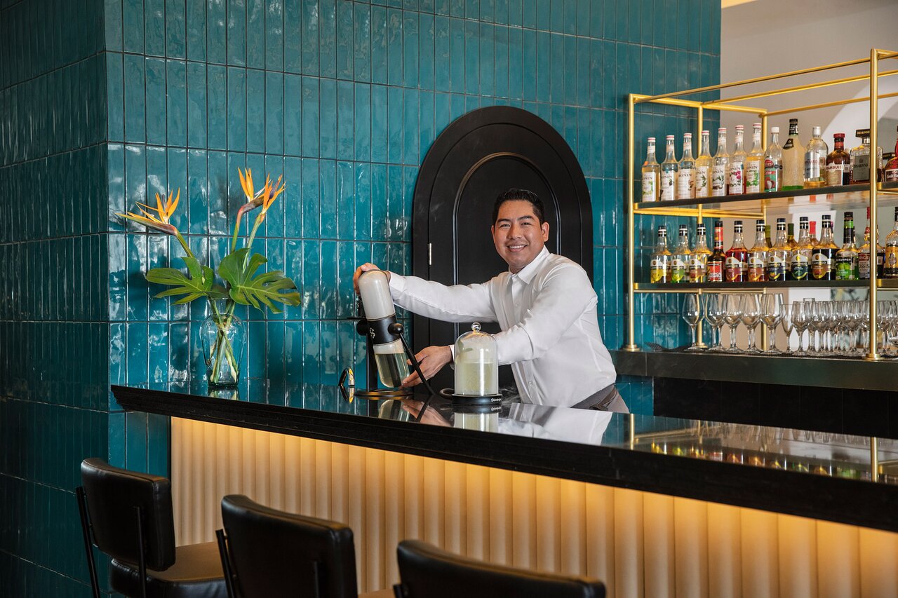 Excellence Club lounge bar