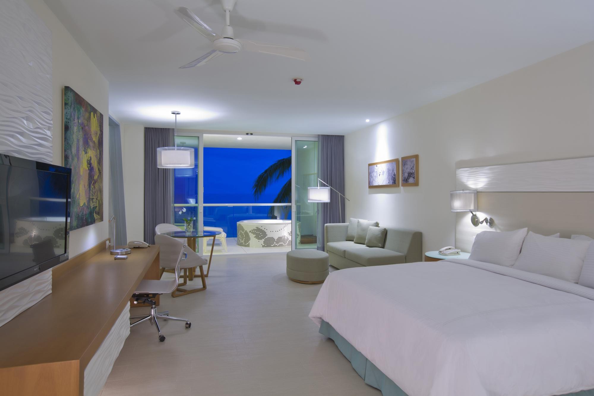 Junior Suite Guestroom with Private Whirpool