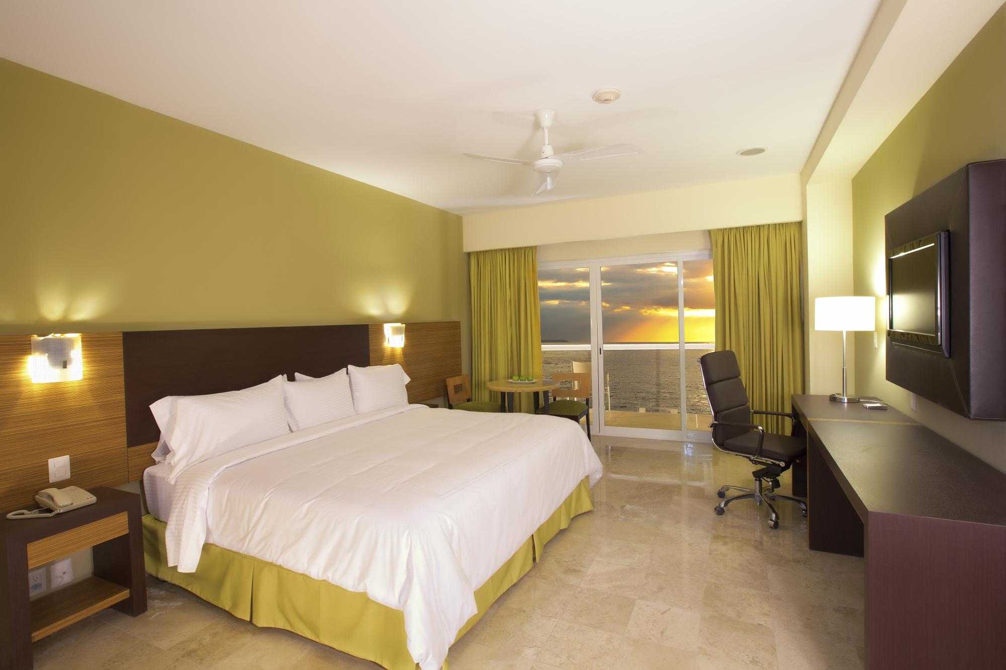 Standard King Guestroom with Ocean View