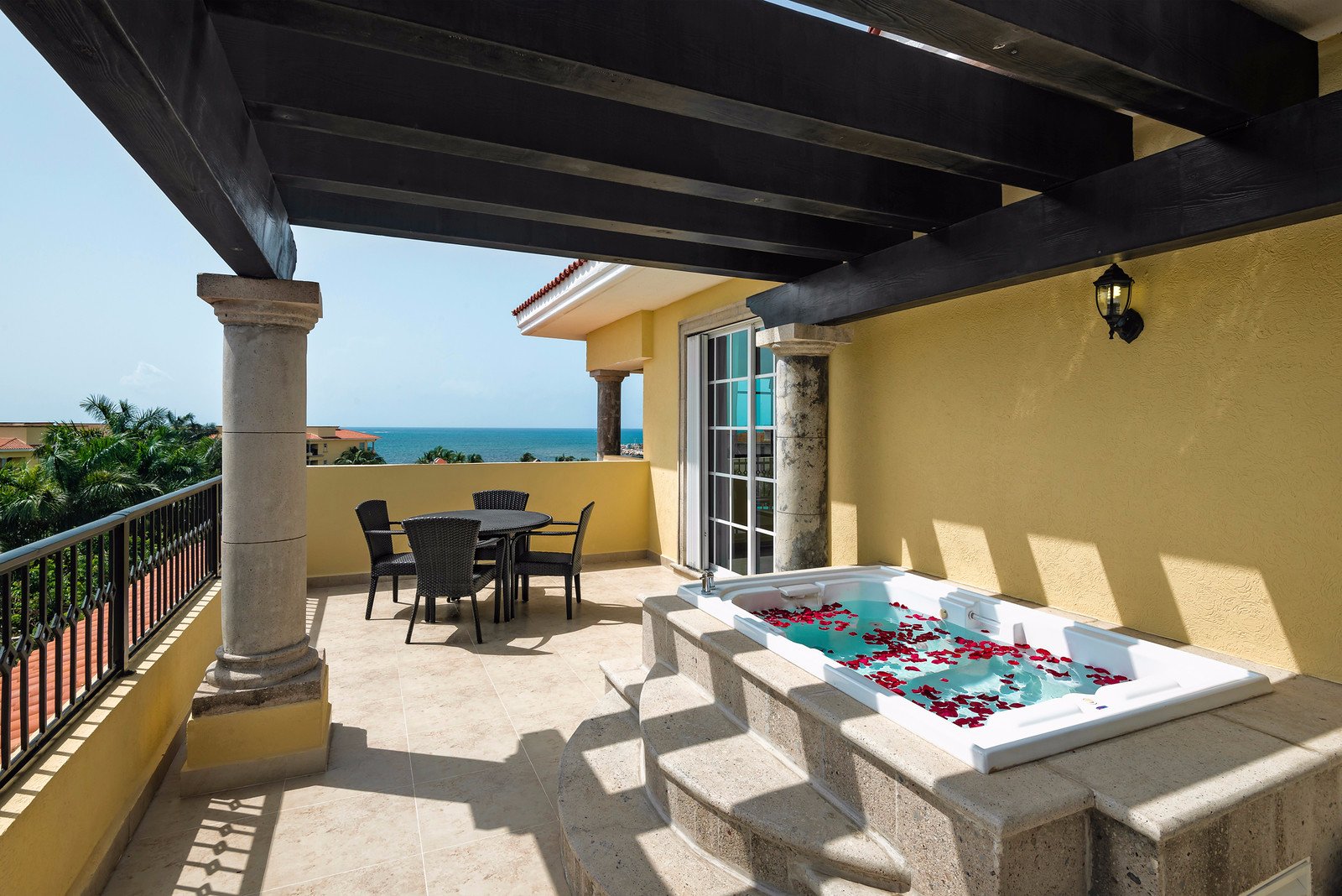 Studio with Jacuzzi in the Balcony