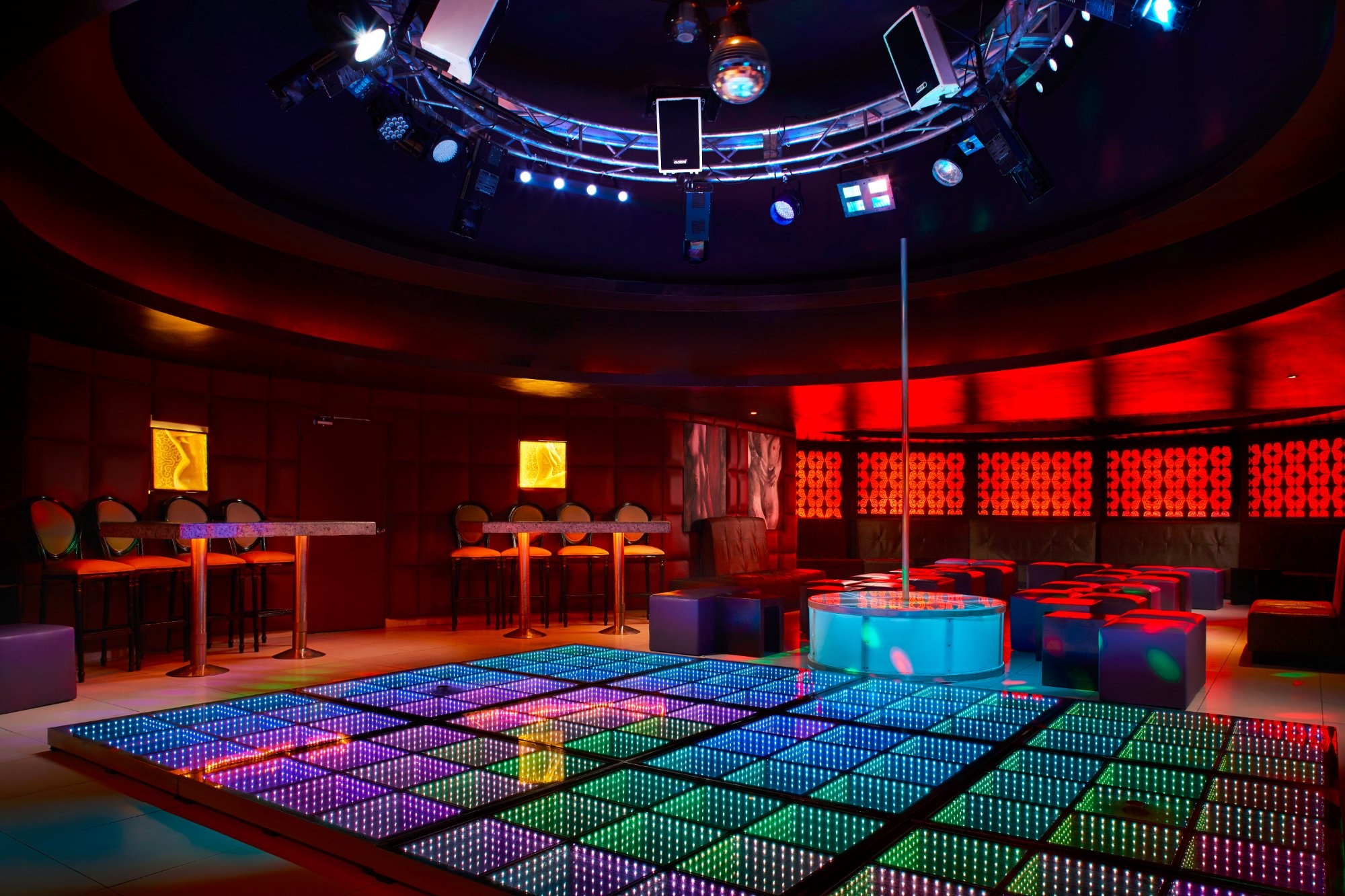 Y Night Club