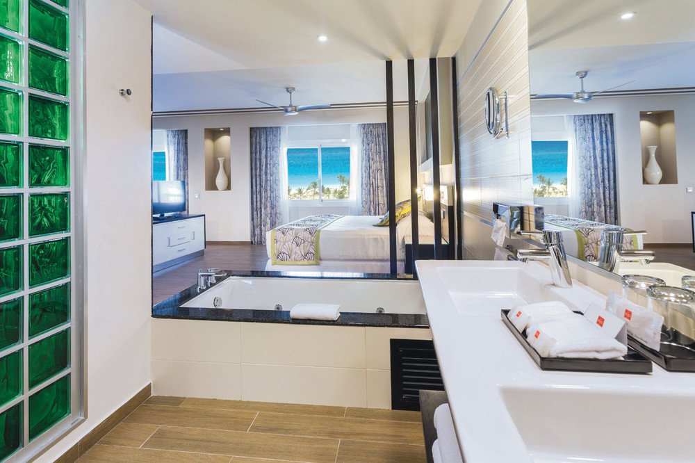 Sea view Suite bathroom