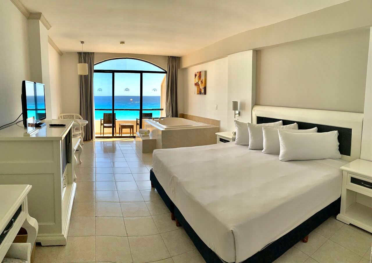 Club Room Ocean View : furnished balcony, Flat screens, hair dryer, security box, telephone, alarm clock radio, ironing set, air conditioning, in room double Jacuzzi.
Special Amenities:
• Fruit plate & bottle of sparkling wine
• 1 One private in suite special dinner
• Bathrobes for use during stay
• Slippers for use during stay
• Coffee Maker