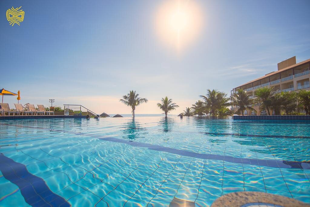 Piscina com borda infinita